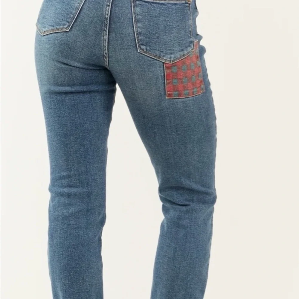 Judy Blue High Rise Blue Jeans with Patterned Pockets - Picture 2 of 9